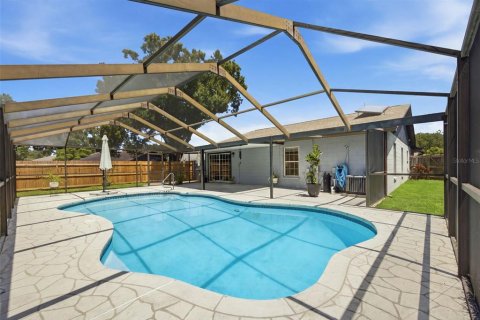House in Brandon, Florida 3 bedrooms, 132.85 sq.m. № 2299642 - photo 3