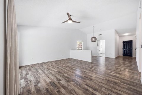 House in Brandon, Florida 3 bedrooms, 132.85 sq.m. № 2299642 - photo 10