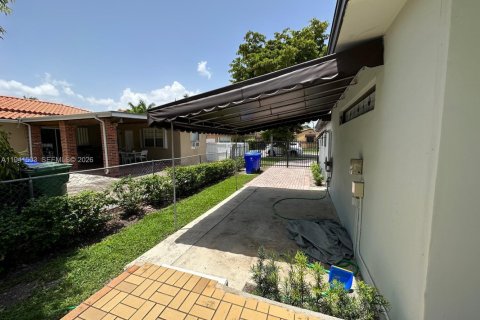Casa en venta en Miami, Florida, 4 dormitorios, 132.2 m2 № 1998625 - foto 23