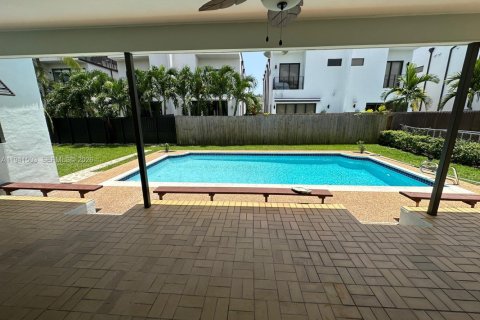 Casa en venta en Miami, Florida, 4 dormitorios, 132.2 m2 № 1998625 - foto 13