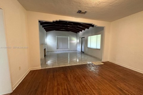 Casa en venta en Miami, Florida, 4 dormitorios, 132.2 m2 № 1998625 - foto 22