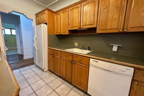 Casa en venta en Miami, Florida, 4 dormitorios, 132.2 m2 № 1998625 - foto 26