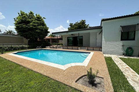 Casa en venta en Miami, Florida, 4 dormitorios, 132.2 m2 № 1998625 - foto 16