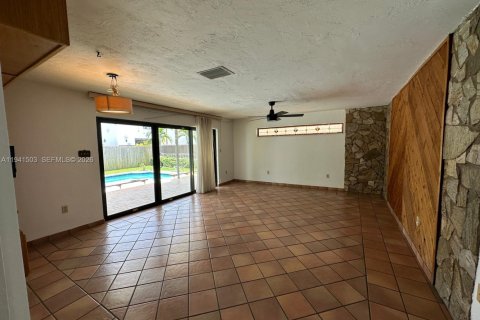 Casa en venta en Miami, Florida, 4 dormitorios, 132.2 m2 № 1998625 - foto 25