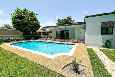 Casa en venta en Miami, Florida, 4 dormitorios, 132.2 m2 № 1998625 - foto 12