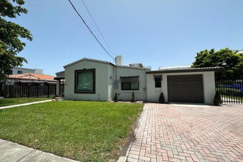 Casa en venta en Miami, Florida, 4 dormitorios, 132.2 m2 № 1998625 - foto 3