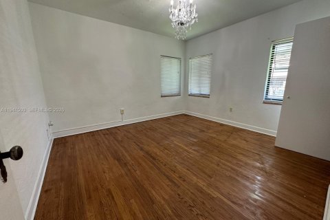 Casa en venta en Miami, Florida, 4 dormitorios, 132.2 m2 № 1998625 - foto 30
