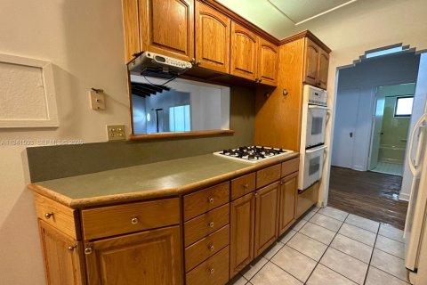 Casa en venta en Miami, Florida, 4 dormitorios, 132.2 m2 № 1998625 - foto 28