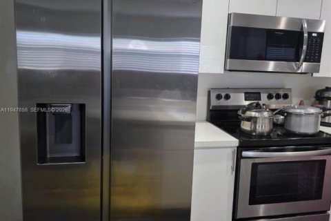 Villa ou maison à vendre à Miami, Floride: 3 chambres, 144 m2 № 2004096 - photo 4