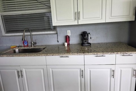 Villa ou maison à vendre à Miami, Floride: 3 chambres, 144 m2 № 2004096 - photo 9