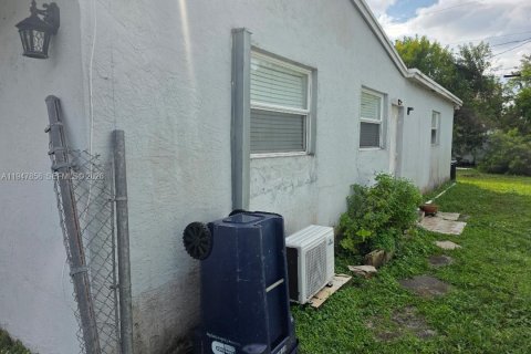 Villa ou maison à vendre à Miami, Floride: 3 chambres, 144 m2 № 2004096 - photo 2