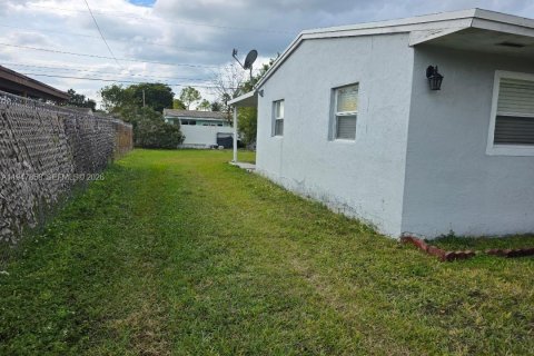 Villa ou maison à vendre à Miami, Floride: 3 chambres, 144 m2 № 2004096 - photo 3