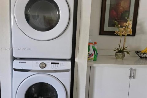 Villa ou maison à vendre à Miami, Floride: 3 chambres, 144 m2 № 2004096 - photo 7