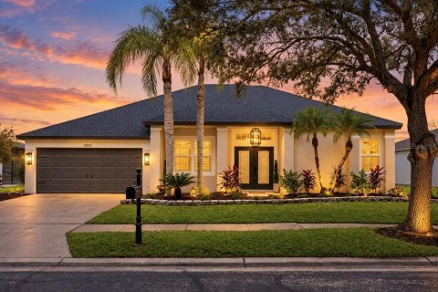 House in Lutz, Florida 5 bedrooms, 287.16 sq.m. № 2411550