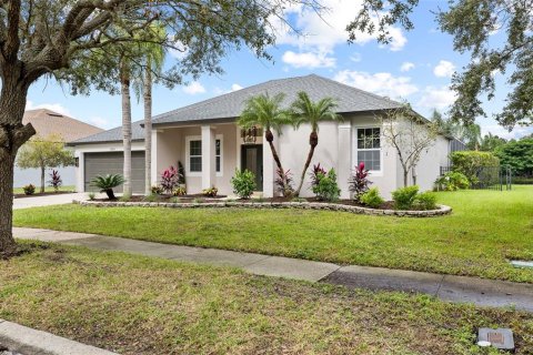 House in Lutz, Florida 5 bedrooms, 287.16 sq.m. № 2411550 - photo 3