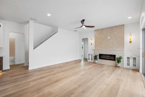 House in Lutz, Florida 5 bedrooms, 287.16 sq.m. № 2411550 - photo 19