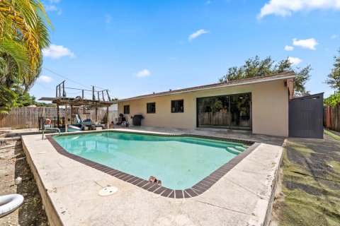 House in Cutler Bay, Florida 4 bedrooms, 181.81 sq.m. № 1953804 - photo 30