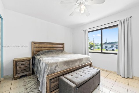 House in Cutler Bay, Florida 4 bedrooms, 181.81 sq.m. № 1953804 - photo 20