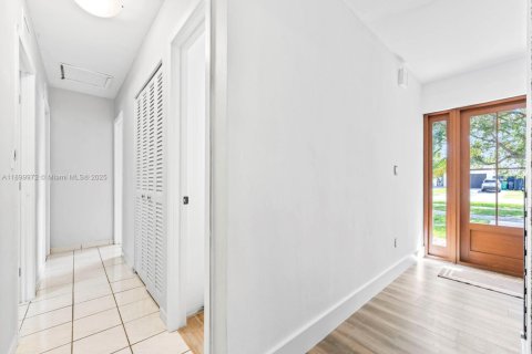 House in Cutler Bay, Florida 4 bedrooms, 181.81 sq.m. № 1953804 - photo 18