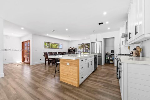 House in Cutler Bay, Florida 4 bedrooms, 181.81 sq.m. № 1953804 - photo 6