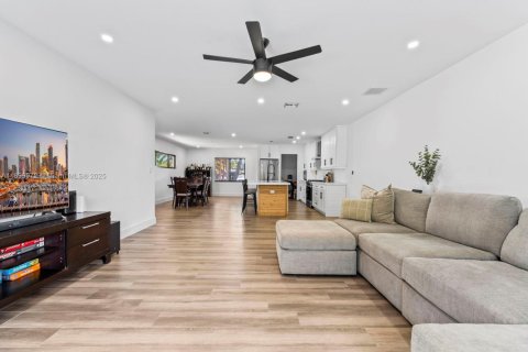 House in Cutler Bay, Florida 4 bedrooms, 181.81 sq.m. № 1953804 - photo 17