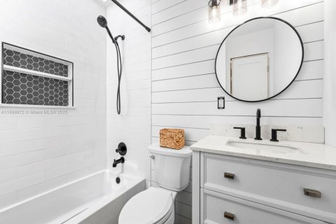 House in Cutler Bay, Florida 4 bedrooms, 181.81 sq.m. № 1953804 - photo 24