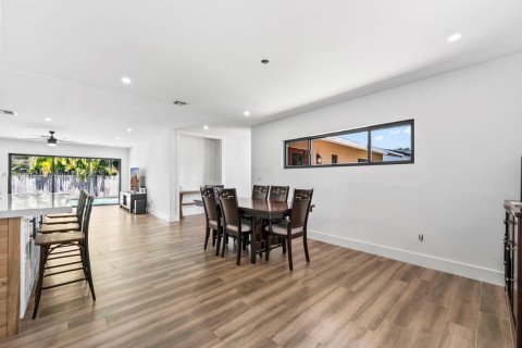 House in Cutler Bay, Florida 4 bedrooms, 181.81 sq.m. № 1953804 - photo 13