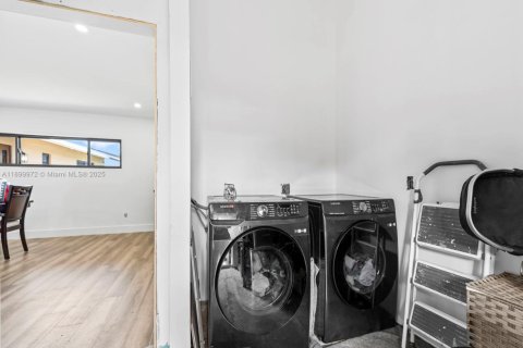 House in Cutler Bay, Florida 4 bedrooms, 181.81 sq.m. № 1953804 - photo 28