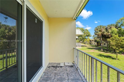 Condo in Miami Gardens, Florida, 2 bedrooms № 2080969 - photo 20