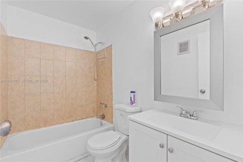 Condo in Miami Gardens, Florida, 2 bedrooms № 2080969 - photo 12