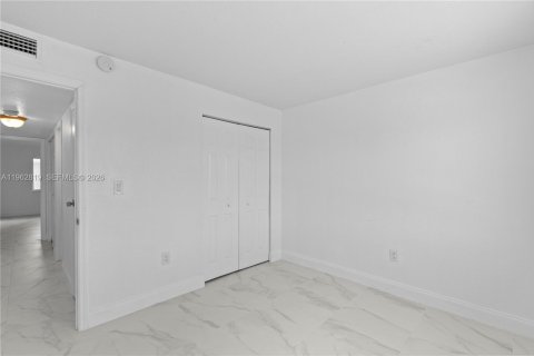 Condo in Miami Gardens, Florida, 2 bedrooms № 2080969 - photo 16