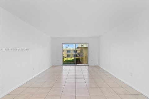 Condo in Miami Gardens, Florida, 2 bedrooms № 2080969 - photo 2