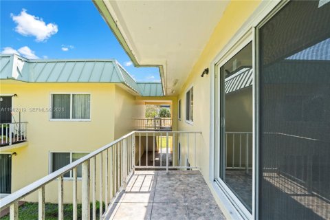 Condo in Miami Gardens, Florida, 2 bedrooms № 2080969 - photo 18