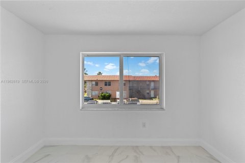 Condo in Miami Gardens, Florida, 2 bedrooms № 2080969 - photo 13