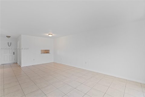 Condo in Miami Gardens, Florida, 2 bedrooms № 2080969 - photo 5