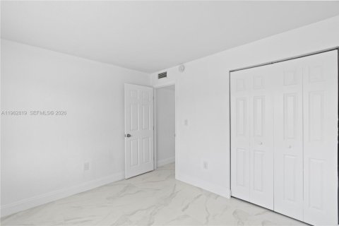 Condo in Miami Gardens, Florida, 2 bedrooms № 2080969 - photo 15