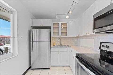 Condo in Miami Gardens, Florida, 2 bedrooms № 2080969 - photo 6