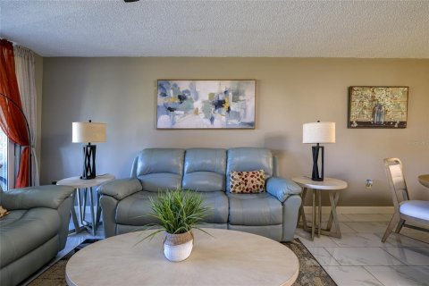 Condo in Bradenton, Florida, 2 bedrooms  № 1420537 - photo 15
