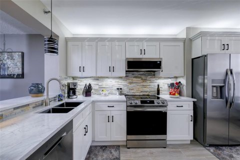 Condo in Bradenton, Florida, 2 bedrooms  № 1420537 - photo 20