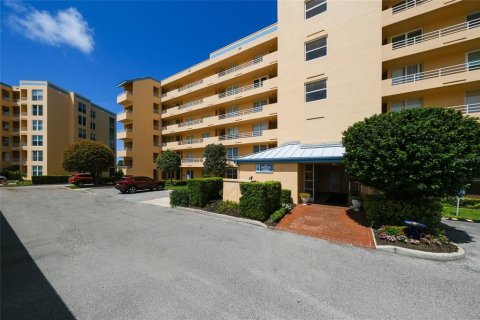 Condo in Bradenton, Florida, 2 bedrooms  № 1420537 - photo 1