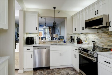 Condo in Bradenton, Florida, 2 bedrooms  № 1420537 - photo 24
