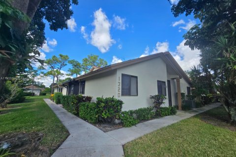 Townhouse in Delray Beach, Florida 2 bedrooms, 147.62 sq.m. № 2062878 - photo 1