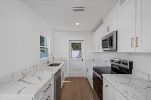 Appartement à louer à Belleair Bluffs, Floride: 1 chambre, 67.82 m2 № 2411384 - photo 18