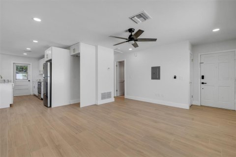 Appartement à louer à Belleair Bluffs, Floride: 1 chambre, 67.82 m2 № 2411384 - photo 15