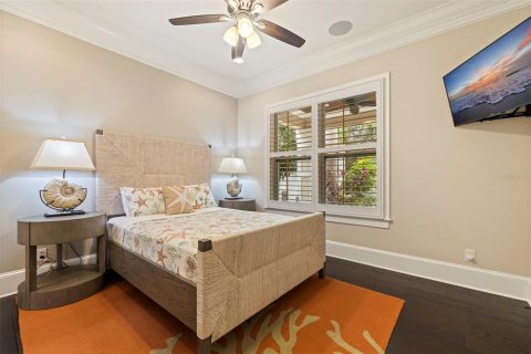 House in Saint Petersburg, Florida 4 bedrooms, 379.23 sq.m. № 1534126 - photo 13