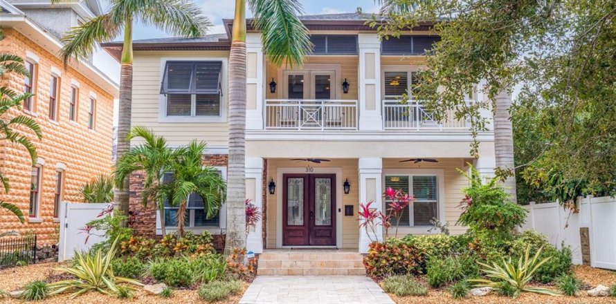 House in Saint Petersburg, Florida 4 bedrooms, 379.23 sq.m. № 1534126