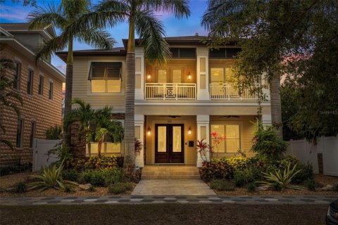 House in Saint Petersburg, Florida 4 bedrooms, 379.23 sq.m. № 1534126 - photo 24