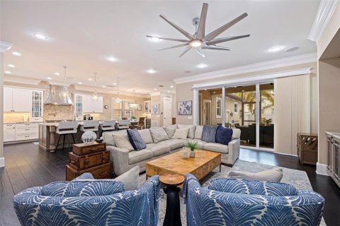 House in Saint Petersburg, Florida 4 bedrooms, 379.23 sq.m. № 1534126 - photo 8