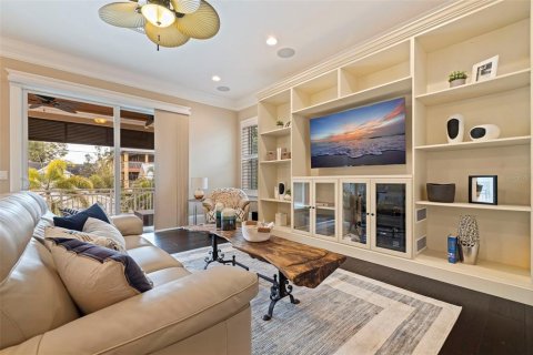 House in Saint Petersburg, Florida 4 bedrooms, 379.23 sq.m. № 1534126 - photo 21