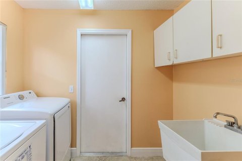 House in Spring Hill, Florida 2 bedrooms, 146.41 sq.m. № 1774000 - photo 24